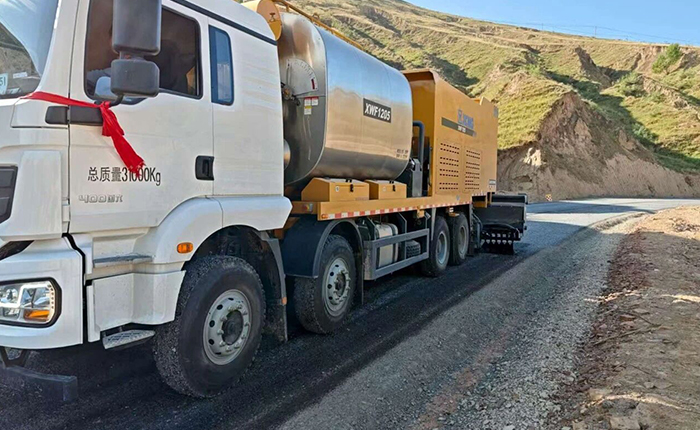 聚焦公路长寿之道，88858cc永利纤维同步封层车护航陕西交通新征程